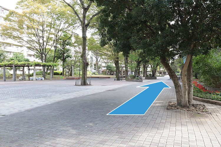 ③矢印の方へ進みます